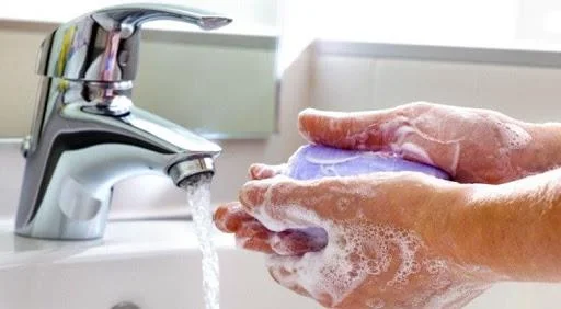 Coñeces estes 13 malos hábitos que causan acne?