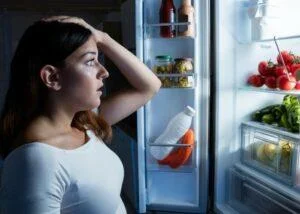 5 hábitos nocivos comúns antes de durmir