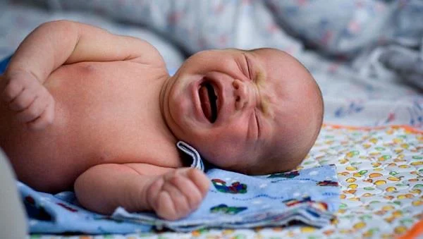 Como tratar o estreñimiento nos bebés na casa?