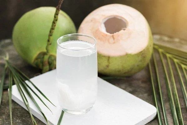 És bo beure aigua de coco?  Beure correctament?