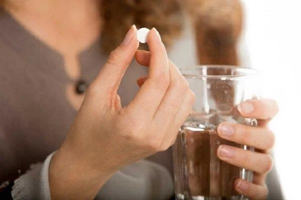 6 säkra och effektiva botemedel för att tillfälligt stoppa menstruationen
