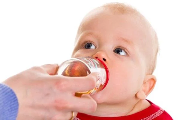 Como tratar o estreñimiento nos bebés na casa?