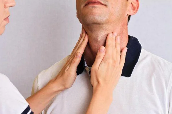 Hyperthyroidisme: Årsager, symptomer og behandling