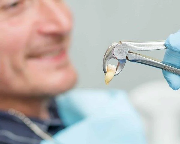 Com tenir cura després de l'extracció de la dent per curar-se bé?