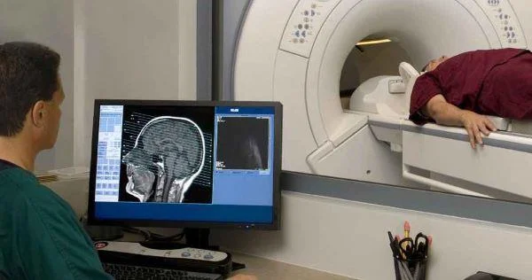 Tradicinė medicina: centrinis nugaros smegenų sindromas