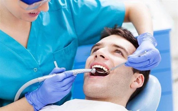 Que é a caries?  Causas, tratamento e prevención