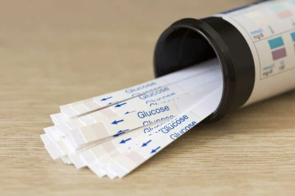 Como elixir unha tira de proba de azucre no sangue eficaz e económica?