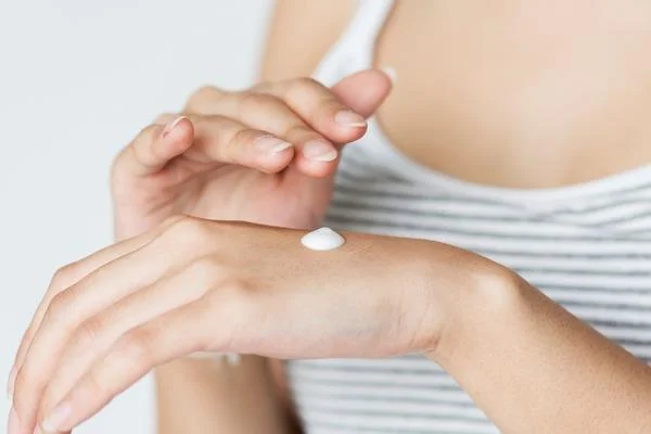 Årsager, symptomer og behandlinger af seborrheic dermatitis