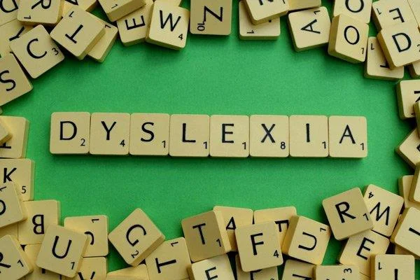 Disleksija: vzroki, diagnoza in intervencije
