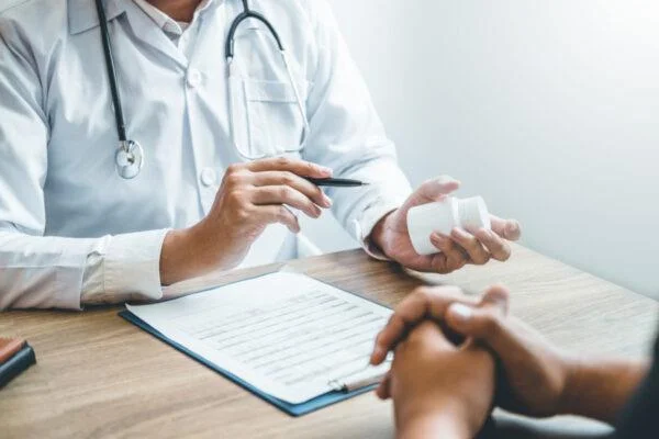Revelándoche medicamentos tópicos eficaces para as verrugas